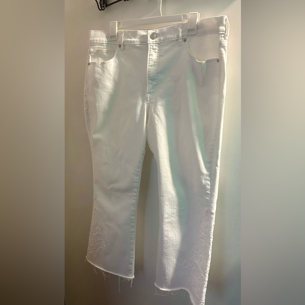 Express High Rise Cropped Embroidery Flare Jeans - Picture 12 of 16